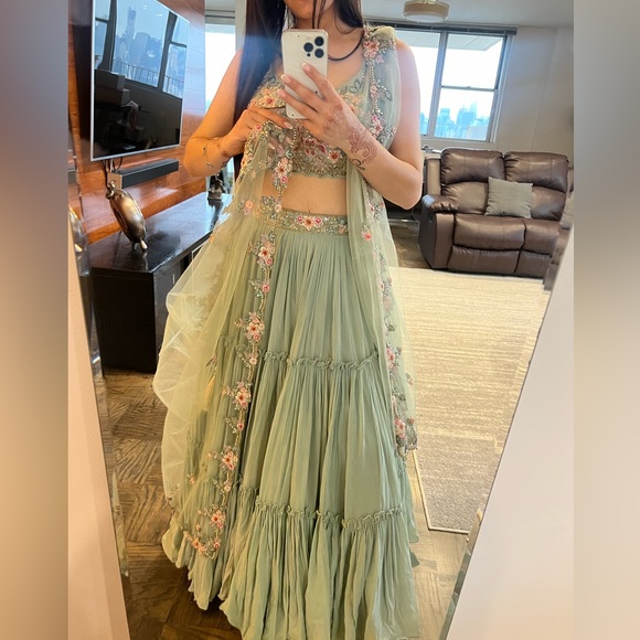 Indian outfit legenga - Picture 3 of 3